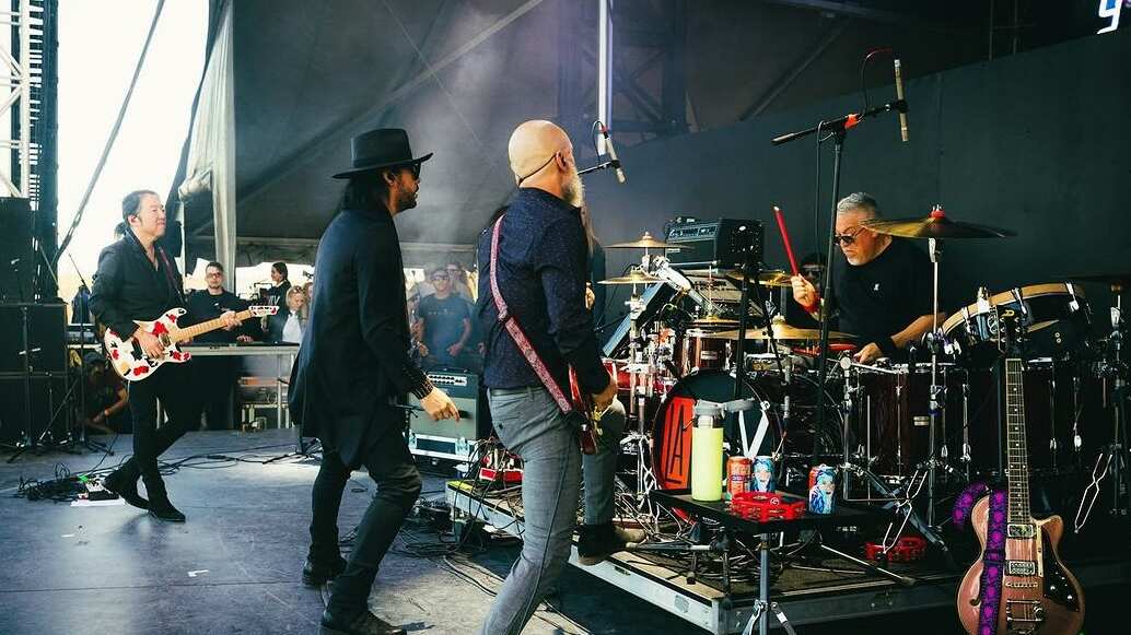 El mánager de Beto Cuevas desmintió las versiones de exintegrantes de La Ley, quienes aseguraron que habría una reunión de la banda chilena este año.