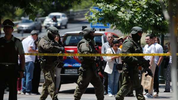 Mujer retenida en sucursal de AFP ProVida en Las Condes