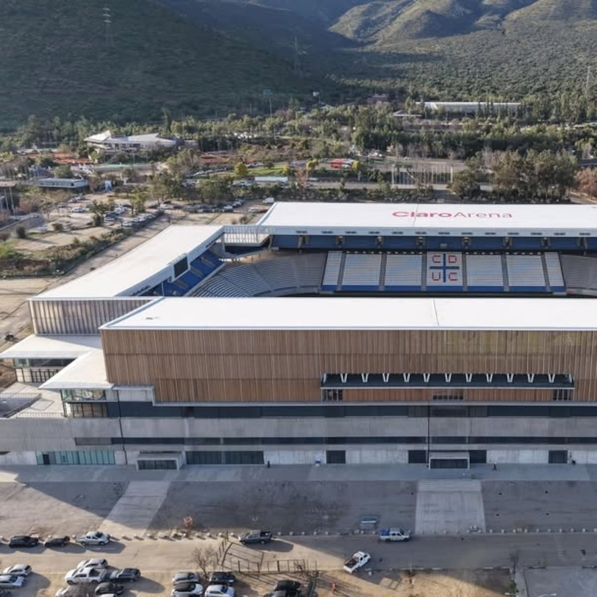 Las Condes aprueba Claro Arena para debut de la UC Las Condes aprueba Claro Arena para debut de la UC