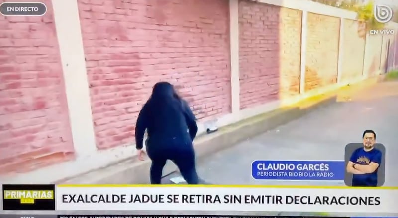 Periodista de CNN Chile lanzó lejos celular de adherente de Jadue