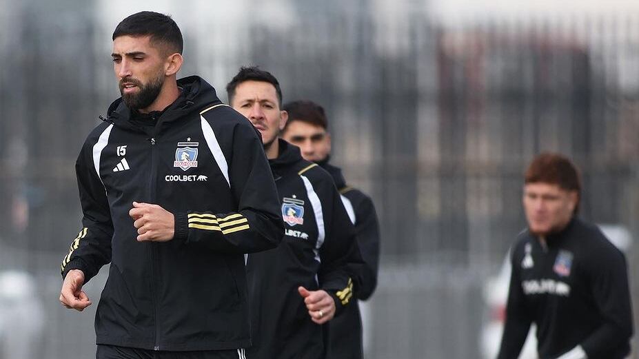 Emiliano Amor lidera la jornada de entrenamiento de Colo Colo en el complejo de Macul.