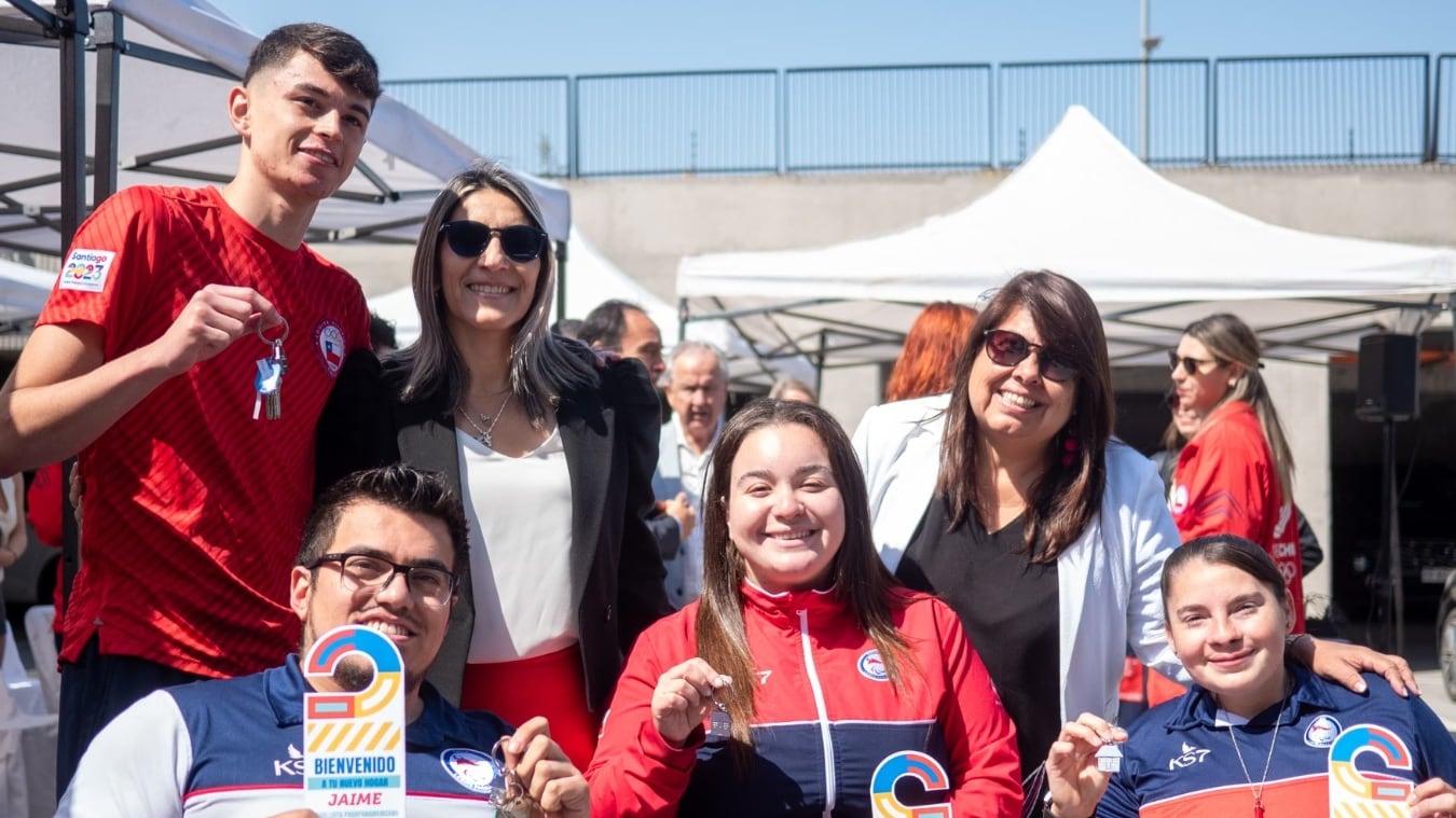Los deportistas chilenos fueron premiados este jueves con la entrega de las llaves de sus departamentos obtenidos gracias a su participación en los Juegos Panamericanos y Parapanamericanos Santiago 2023.