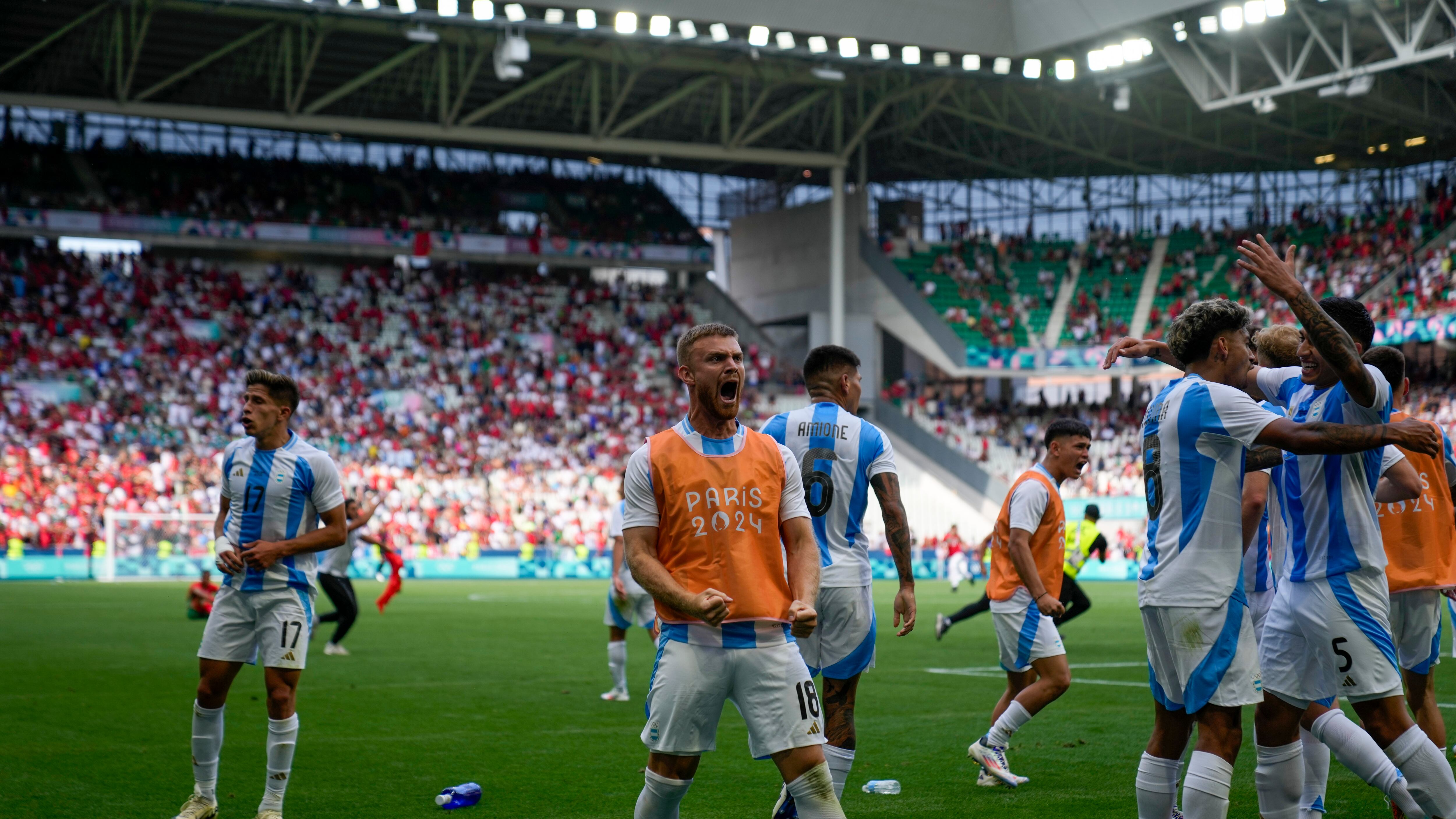 VAR anuló polémico gol a Argentina de último minuto.