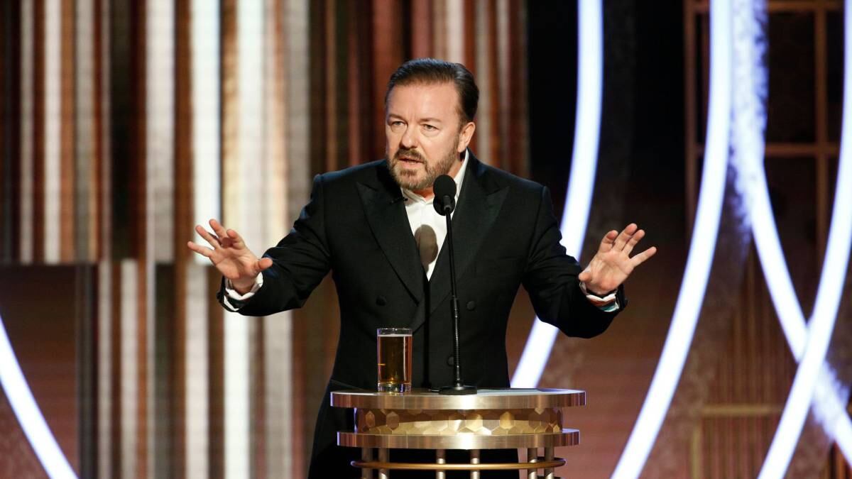 Así bromeó Ricky Gervais sobre la lista de Epstein en los Globos de Oro