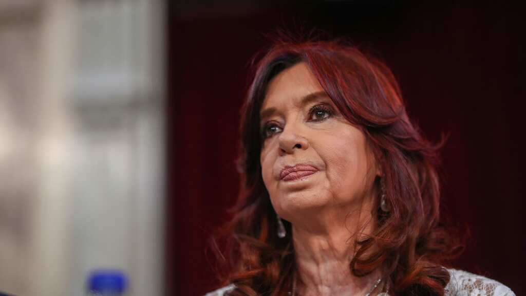 cuestiona la economía del país