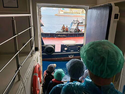 Pasajero francés repatriado desde crucero con brote de hantavirus presentó síntomas en pleno vuelo