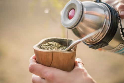 “Nos cebamos todos”: los celíacos chilenos también disfrutan del mate