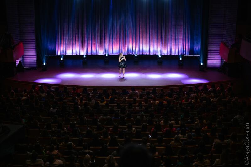Especial de comedia Alison Mandel