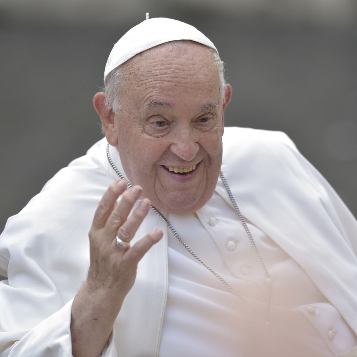 Papa Francisco sigue con mejoras en su salud Papa Francisco sigue con mejoras en su salud