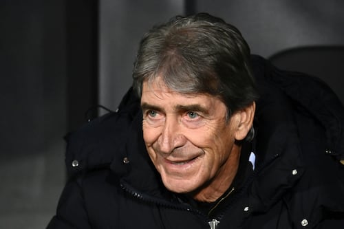 Revelan que contrato de Manuel Pellegrini con el Betis incluye cláusula para dirigir a La Roja