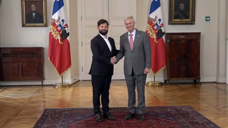José Antonio Kast y Gabriel Boric ya están reunidos en La Moneda