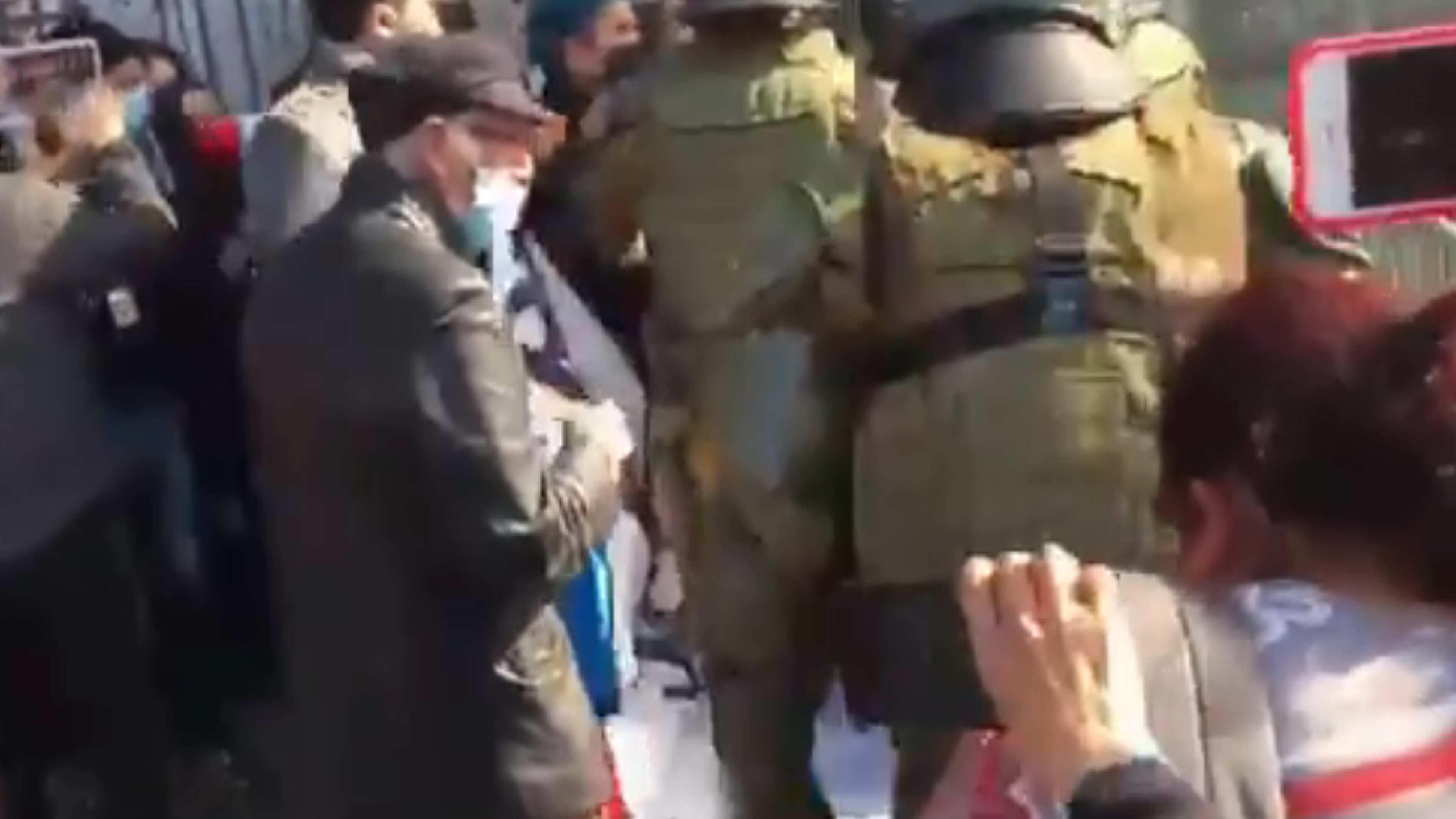 Boric reclamó por esta acción policial.