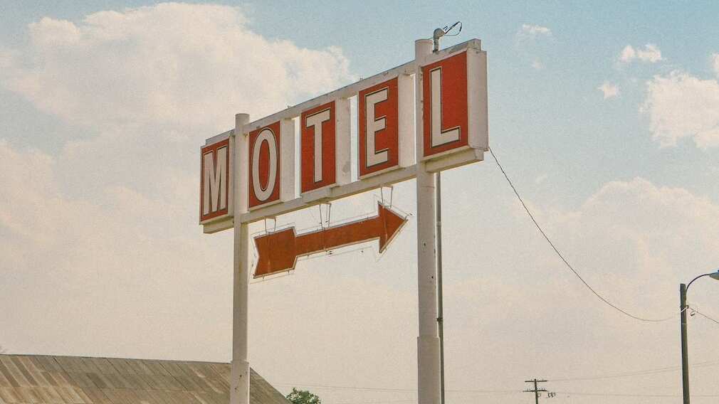 La amante escapó del motel cuando llegaron los paramédicos