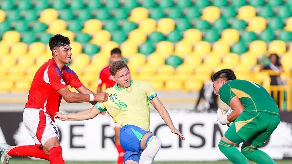 El adolescente de 15 años es sindicado como el gran proyecto a futuro para el arco de la selección chilena adulta.