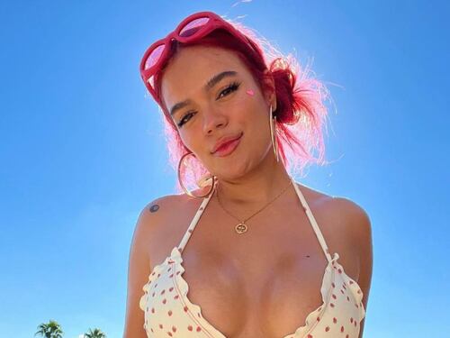 “¿Quién dijo que yo era flaquita?”: Karol G mostró orgullosa sus curvas y en redes aplaudieron