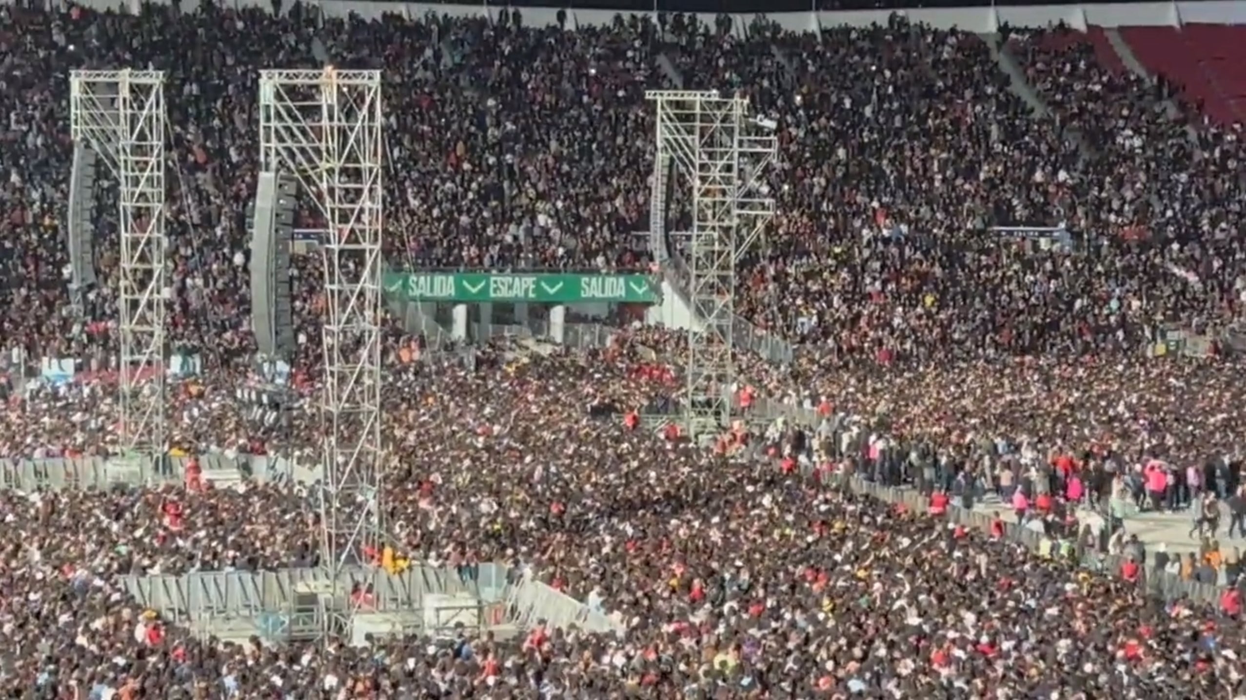 Carabineros: Más de 4 mil personas habrían entrado a show de Daddy Yankee “sin validar su entrada”