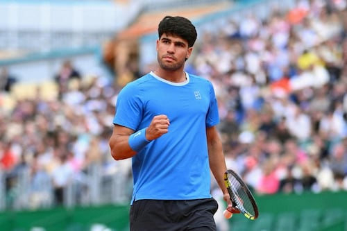 Carlos Alcaraz avanza a paso firme tras vencer al argentino Sebastián Báez en Montecarlo