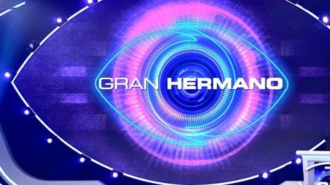 rancisco Arenas y Estefanía Galeota han causado furor tras su salida del reality de Chilevisión, “Gran Hermano”.
Ambos parecen tener una gran relación y dejaron todos sus roces atrás e incluso anunciaron que se realizaron el mismo tatuaje.
Los exparticipantes quedaron marcados por la experiencia que vivieron en el programa, por lo que decidieron plasmar en su piel el ojo que representa a “Gran Hermano”
