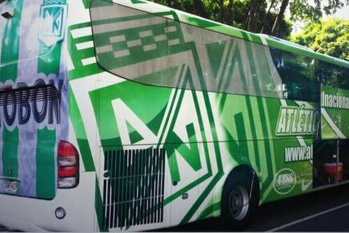 “El susto era que iba a explotar el bus”: Exfutbolista de Atlético Nacional recordó aterradora historia