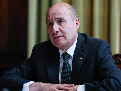 Ministro Quiroz defiende rebaja de impuestos y pide que “no transformemos esto en la típica caricatura”