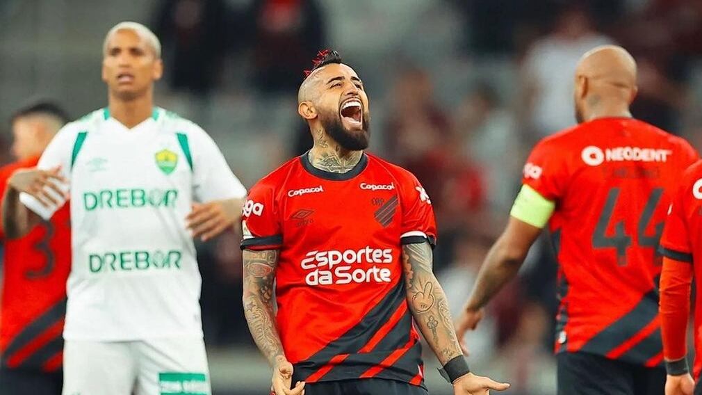 El mediocampista nacional salió lesionado este fin de semana en el partido que jugó por Athletico Paranaense.