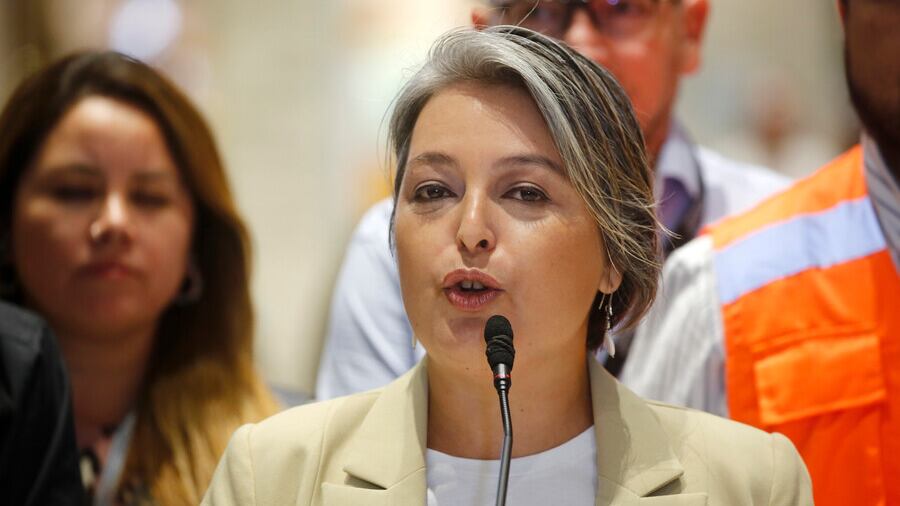 Ministra Jara, Aton Chile