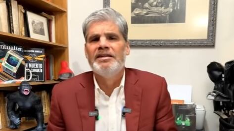 El periodista aseguró en radio Agricultura que con la actual crisis deportiva de la U, en Colo Colo están "chupándose los bigotes" de cara a una eventual victoria en el Superclásico.