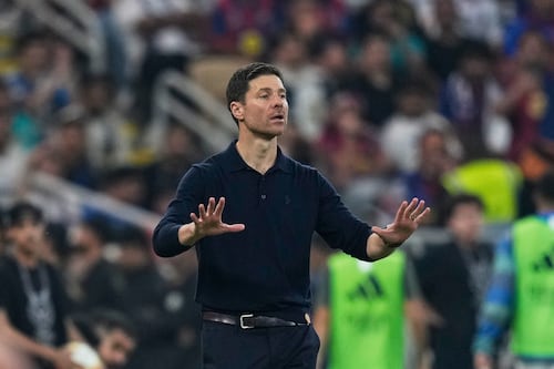 Crisis en el Real Madrid: despiden al entrenador Xabi Alonso después de perder la Supercopa ante el Barcelona