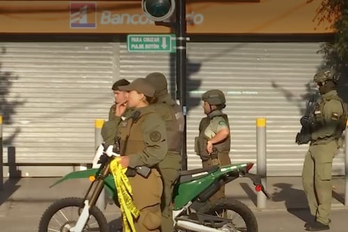 Emergencia en Providencia: delincuente se parapetó en banco y habría tomado rehenes frente a Hospital del Salvador