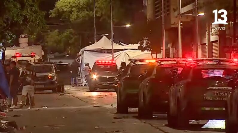 Remoción toldos azules en Barrio Meiggs | Captura: T13