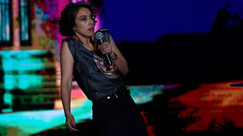 La comediante nacional, Nathalie Nicloux, hizo su debut festivalero la noche de este jueves en el Patagual. Sin embargo, su rutina no fue del total agrado de los asistentes al Festival del Huaso de Olmué.
A eso de las 12:30 am, la ex integrante del Club de la Comedia comenzaba monólogo, el cual inició con un tibio clima marcado por los gritos del público que interrumpieron su show.