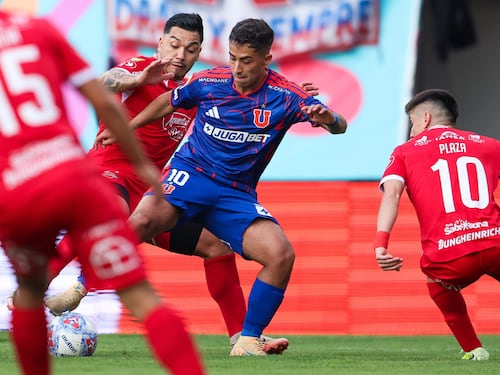 La molestia de Javier Altamirano por el arbitraje tras caída de la Universidad de Chile ante Ñublense