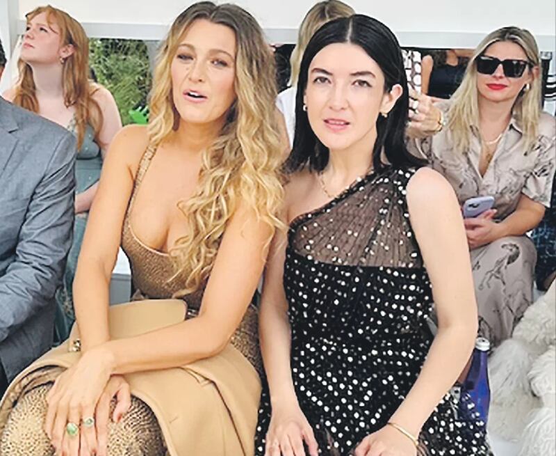 “El año pasado, en el Fashion Week de Nueva York fui al desfile de Michael Kors y tuve la oportunidad de conversar con Blake Lively (“Gossip girl”) y Ellen Pompeo (“Grey’s anatomy”) me dijo you look so stunning (te ves tan impresionante) y yo quedé en shock, no podía creer que me estaba celebrando el look. Y fue muy genuino porque me miró, siguió hablando, se dio la vuelta y me lo dijo”.
