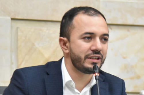 ¿Quién era Diógenes Quintero, el congresista que viajaban en el avión siniestrado en Colombia?