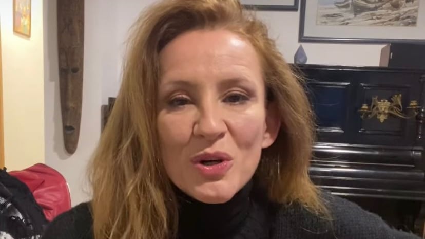 Sigrid Alegria cantando