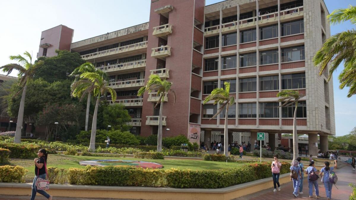 Universitarios sorprendidos