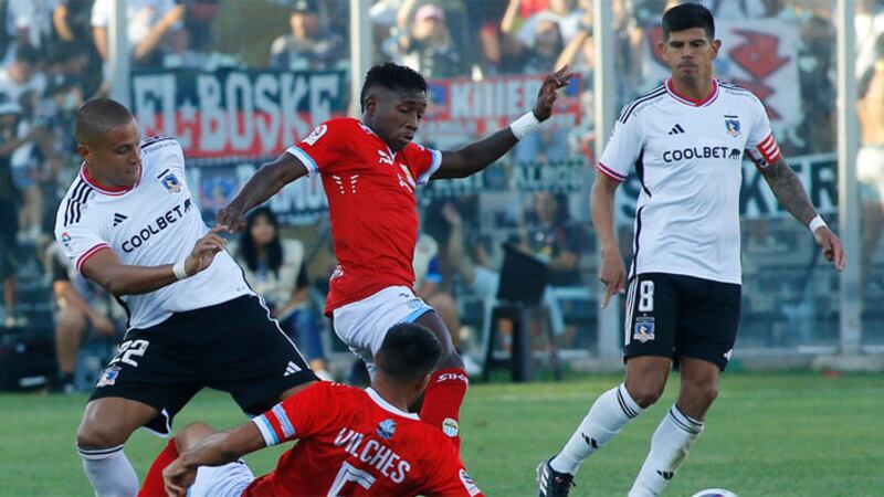 Colo Colo logra remontar el partido y vence a Magallanes en duelo pendiente