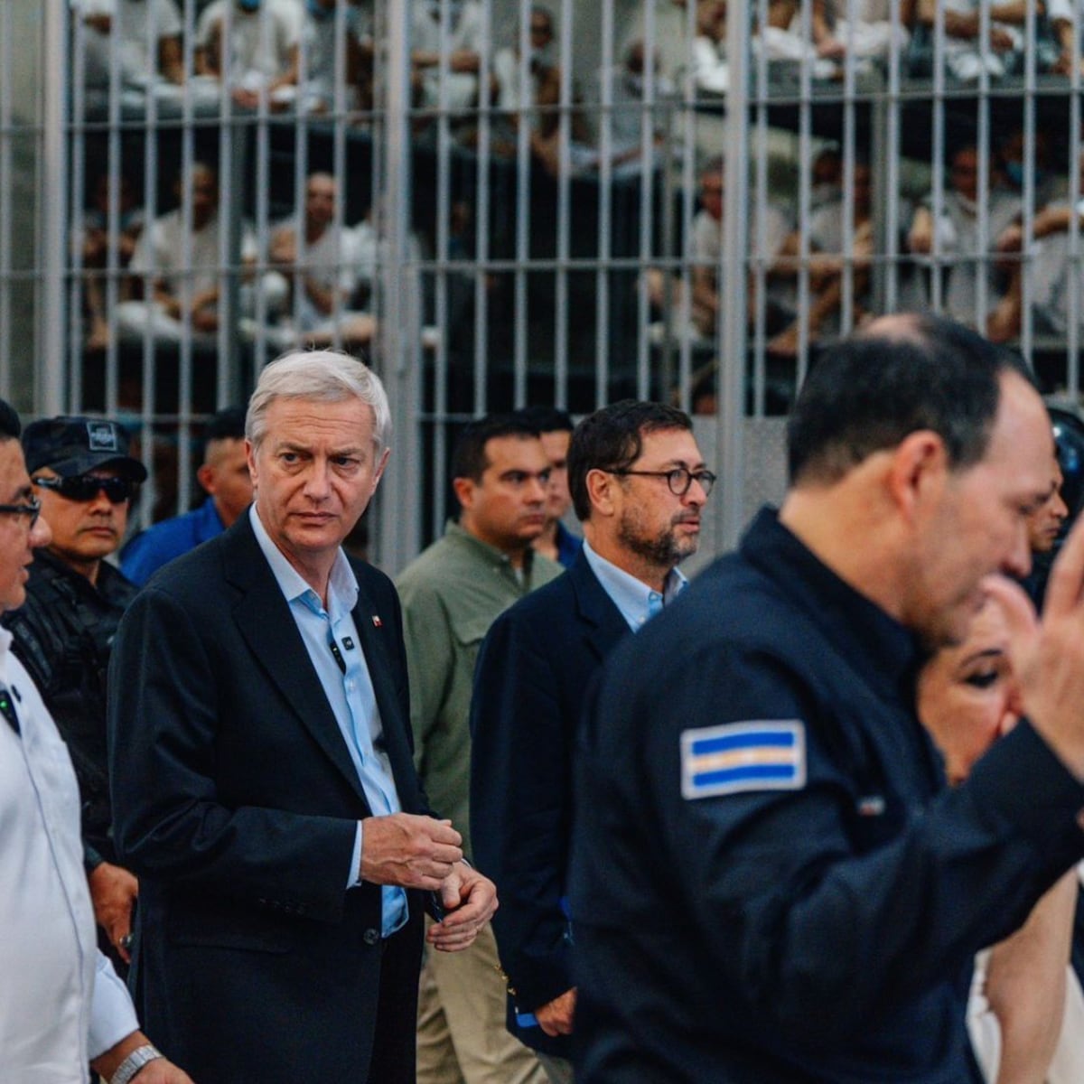 José Antonio Kast estudia modelo penitenciario en megacárcel de Bukele en El Salvador José Antonio Kast estudia modelo penitenciario en megacárcel de Bukele en El Salvador