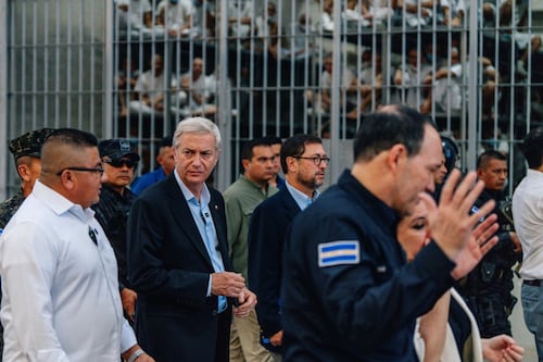 José Antonio Kast visita la megacárcel de Bukele en El Salvador para estudiar su modelo penitenciario