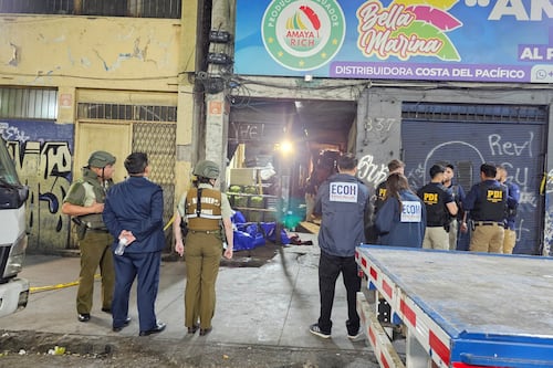 Hombre de 54 años murió baleado al interior de un local en la Vega Central: fiscalía ECOH indaga lo ocurrido