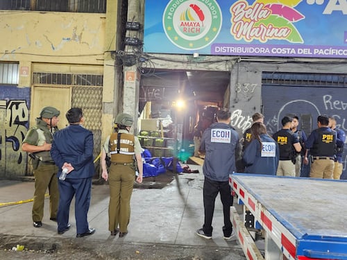 Hombre de 54 años murió baleado al interior de un local en la Vega Central: fiscalía ECOH indaga lo ocurrido