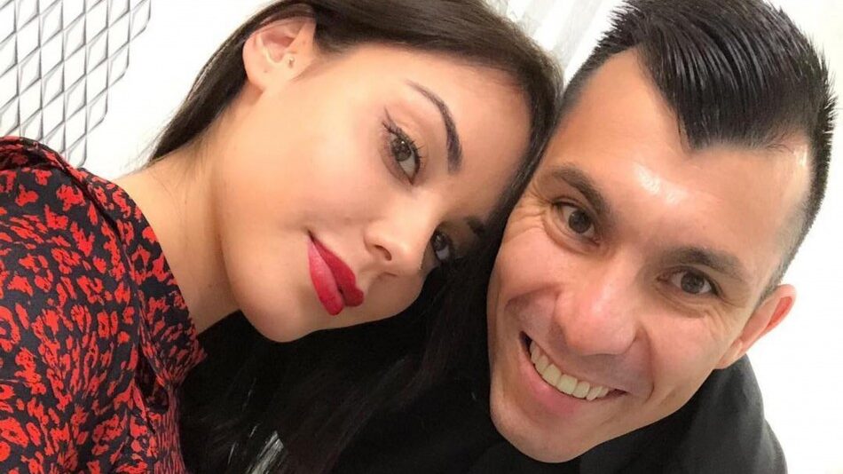 Cristina Morales y Gary Medel