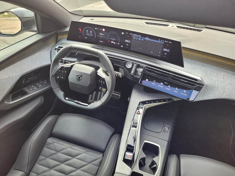 Prueba de manejo del Peugeot 5008 híbrido