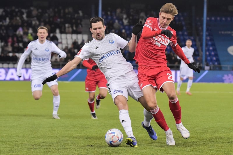 El zaguero de FC Orenburg defendió a Thompson de la denuncia de VIF en su contra.