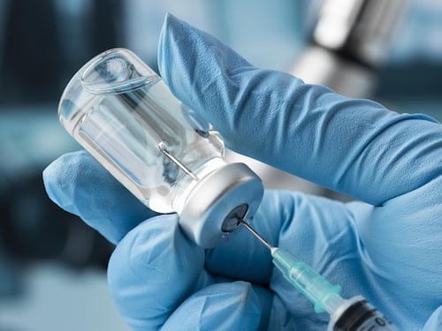 ISP ordena retiro preventivo de Flufenazina Decanoato tras detectar partículas en envases