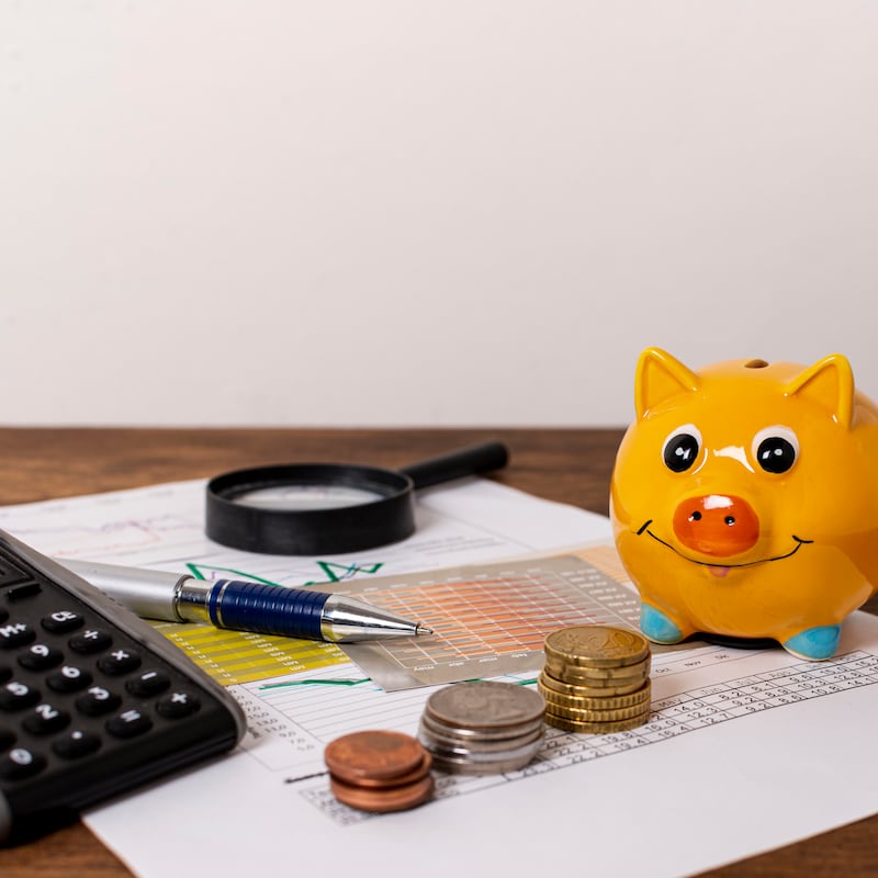 Un fondo de ahorro personal te permite separar dinero de forma ordenada para destinarlo a una meta específica en un plazo definido. Foto: Magnific.