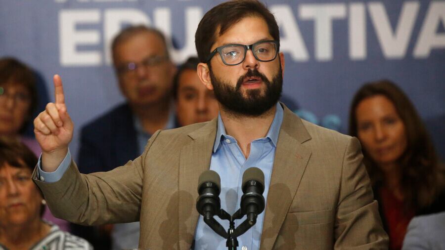 Gabriel Boric, Aton Chile