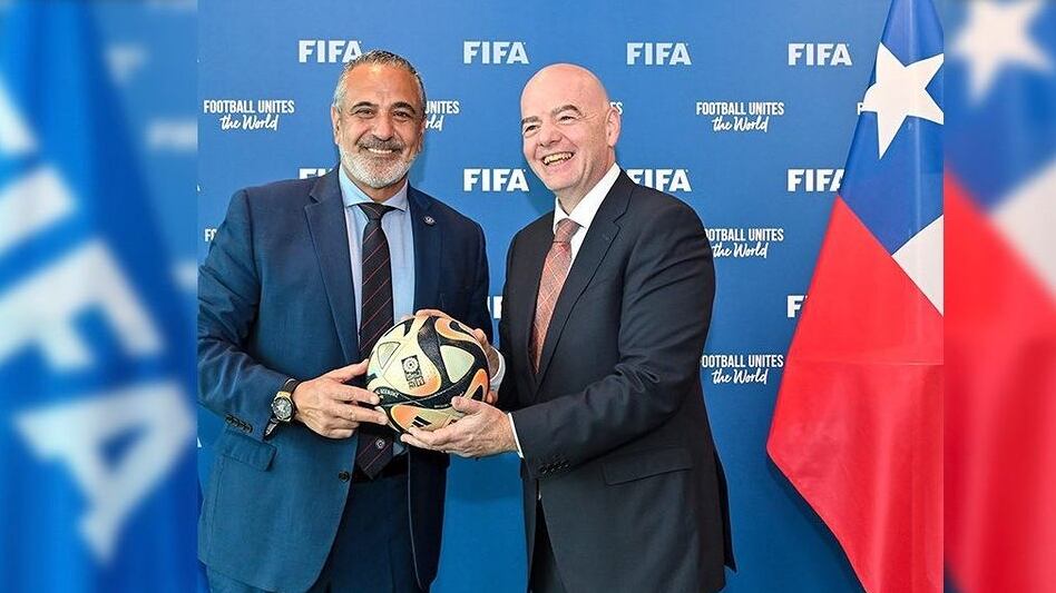 El presidente de la FIFA recibió al mandamás de la ANFP, y en la conversación respecto de los motivos por los que Chile quedó al margen del Mundial 2030, el suizo le indicó a Milad que la Conmebol fue quien decidió dejarlos fuera de los países organizadores.