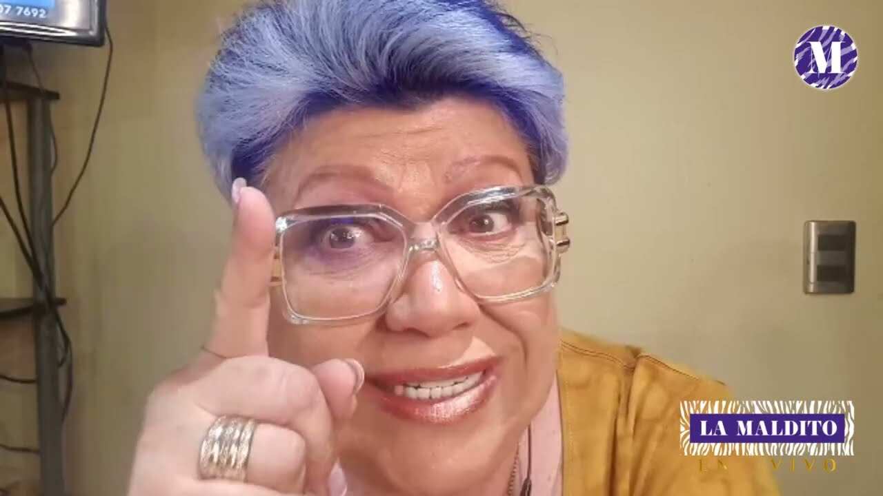 “Un abracito, gracias por sus donaciones, no se olvide de donar, no se pongan tacaños, porque saben lo que va a pasar, un día me voy a enojar, se han portado más o menos con nosotros y si siguen así… ¿Saben lo que va a pasar?”, dijo, tapando la pantalla.
“Así que señora, amigo, amiga… Si no ponen un billetito en el canal nosotros vamos a hacer esto… Se terminó el canal”, agregó Paty Maldoado, destacando que, si no le depositan, no pueden continuar con “Las indomables” por YouTube.
“Y ustedes no se van a poder entretener en las tardes y no van a saber nada de noticias políticas, porque nosotras nos vamos a aburrir y nos vamos a ir”, sentenció en su amenaza.
Revisa a Paty Maldonado pidiendo que sus seguidores le depositen