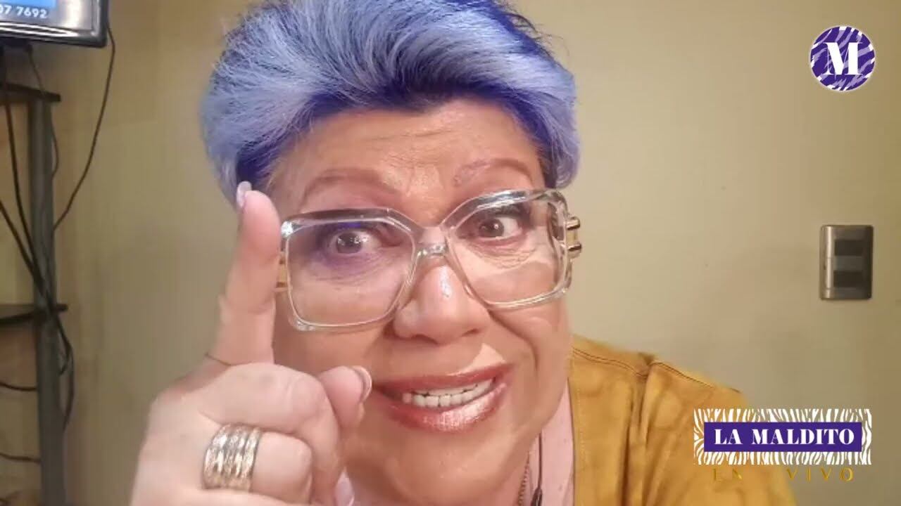 “Un abracito, gracias por sus donaciones, no se olvide de donar, no se pongan tacaños, porque saben lo que va a pasar, un día me voy a enojar, se han portado más o menos con nosotros y si siguen así… ¿Saben lo que va a pasar?”, dijo, tapando la pantalla.
“Así que señora, amigo, amiga… Si no ponen un billetito en el canal nosotros vamos a hacer esto… Se terminó el canal”, agregó Paty Maldoado, destacando que, si no le depositan, no pueden continuar con “Las indomables” por YouTube.
“Y ustedes no se van a poder entretener en las tardes y no van a saber nada de noticias políticas, porque nosotras nos vamos a aburrir y nos vamos a ir”, sentenció en su amenaza.
Revisa a Paty Maldonado pidiendo que sus seguidores le depositen